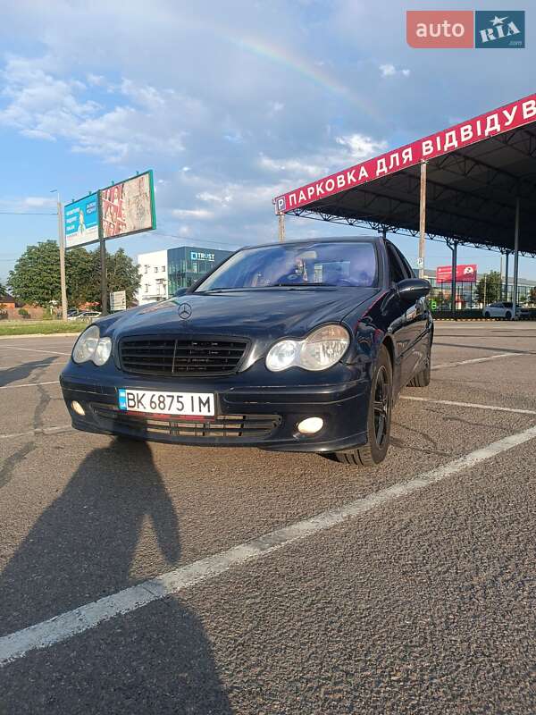 Седан Mercedes-Benz C-Class 2005 в Ровно