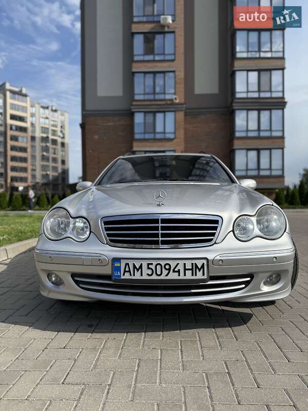 Універсал Mercedes-Benz C-Class 2004 в Житомирі