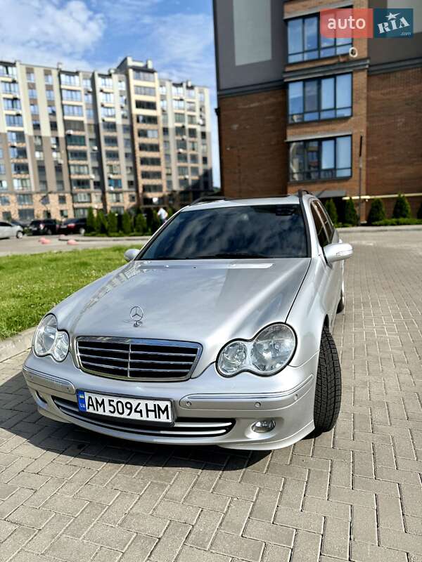 Універсал Mercedes-Benz C-Class 2004 в Житомирі
