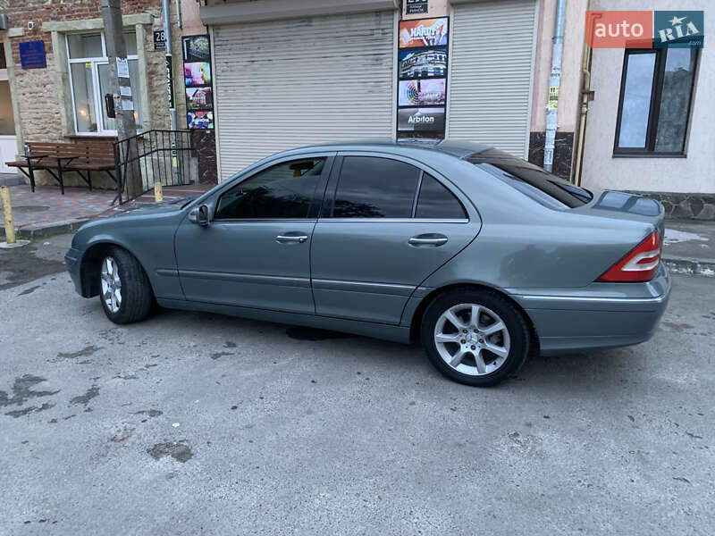 Седан Mercedes-Benz C-Class 2006 в Николаеве