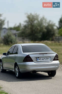 Седан Mercedes-Benz C-Class 2005 в 