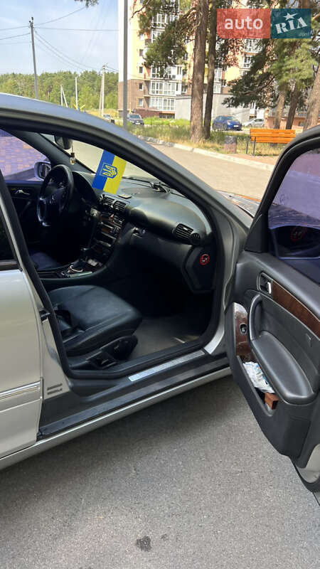 Седан Mercedes-Benz C-Class 2003 в Чернігові