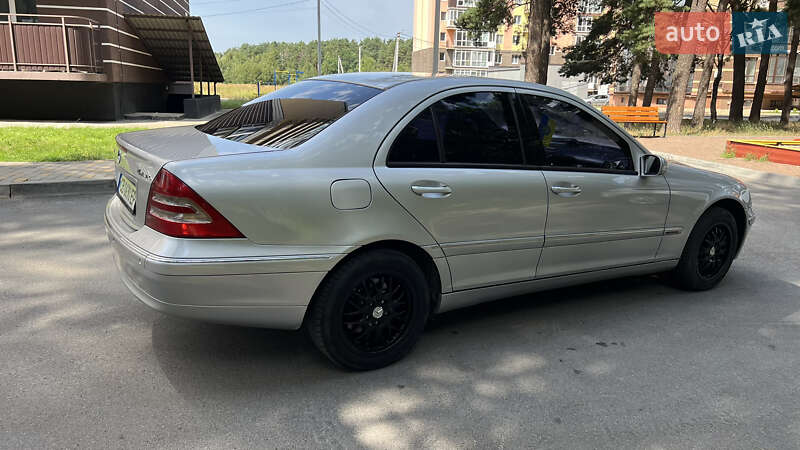 Седан Mercedes-Benz C-Class 2003 в Чернігові
