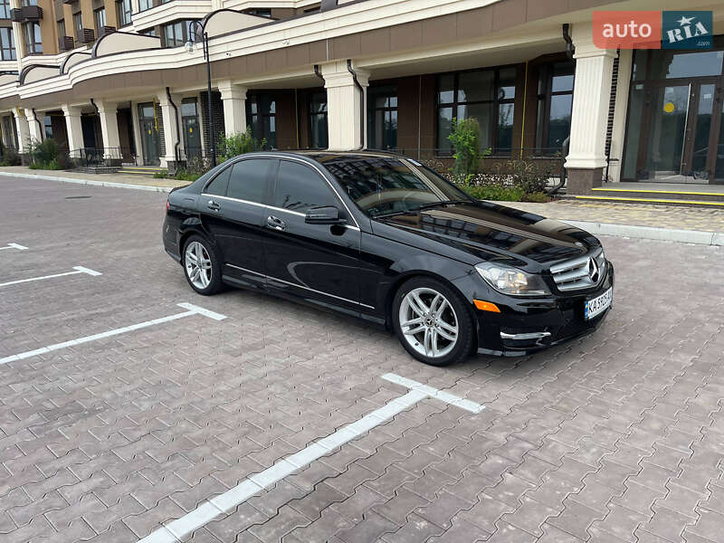 Mercedes-Benz C-Class 2011