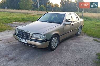 Седан Mercedes-Benz C-Class 1994 в Корце