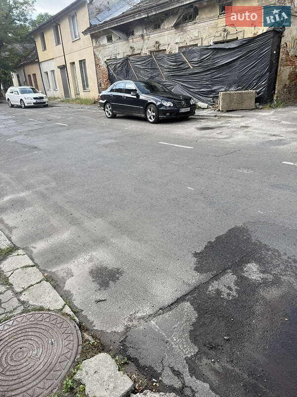 Mercedes-Benz C-Class 2005