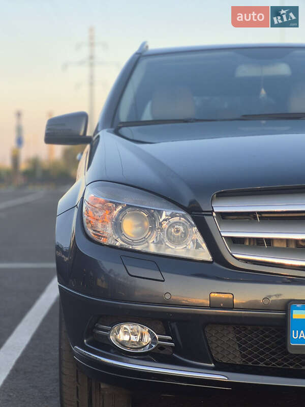 Універсал Mercedes-Benz C-Class 2009 в Чернігові