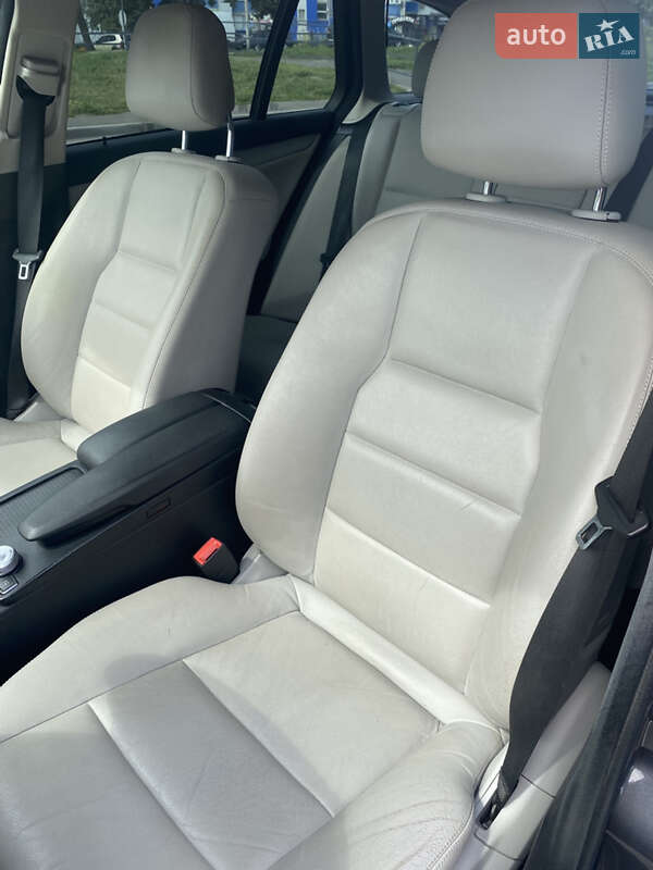 Універсал Mercedes-Benz C-Class 2009 в Чернігові