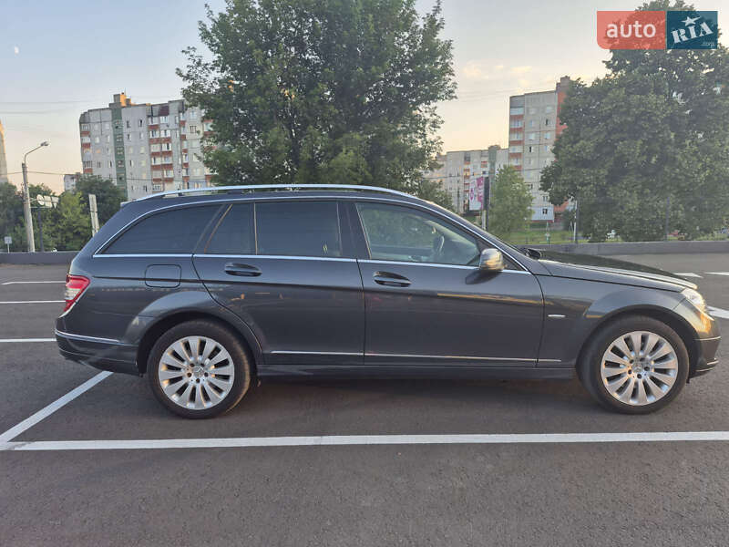 Універсал Mercedes-Benz C-Class 2009 в Чернігові