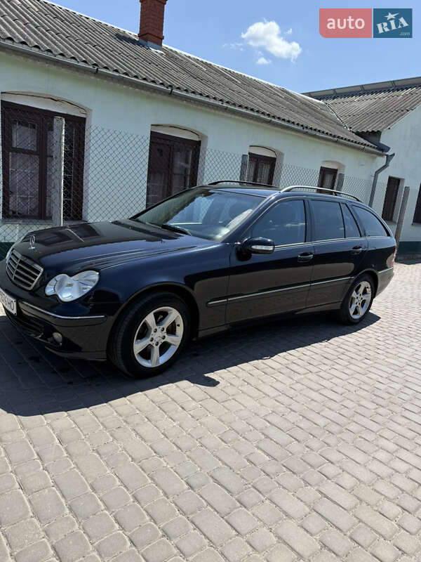 Mercedes-Benz C-Class 2005