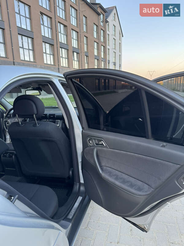 Седан Mercedes-Benz C-Class 2003 в Луцьку фото 19 Седан Mercedes-Benz C-Class 2003 в Луцьку