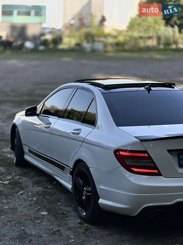 Седан Mercedes-Benz C-Class 2013 в Чернигове