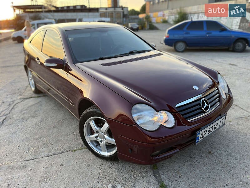 Купе Mercedes-Benz C-Class 2003 в 