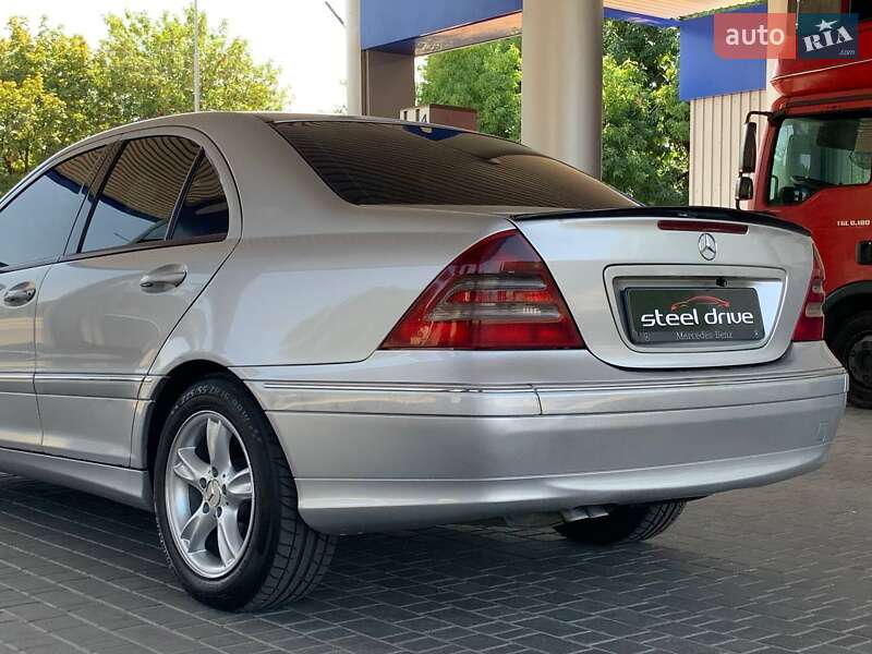 Седан Mercedes-Benz C-Class 2003 в Николаеве