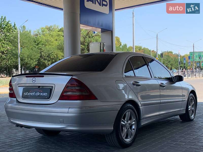 Седан Mercedes-Benz C-Class 2003 в Николаеве