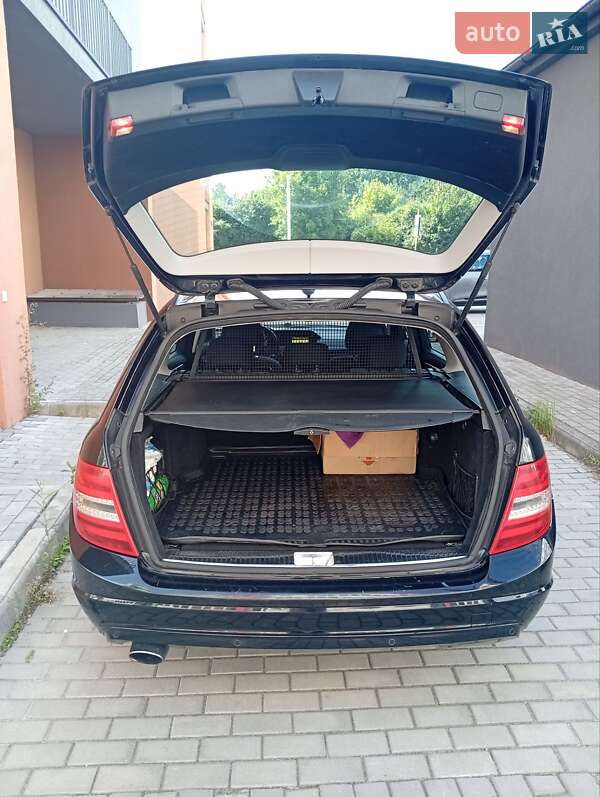 Універсал Mercedes-Benz C-Class 2011 в Львові