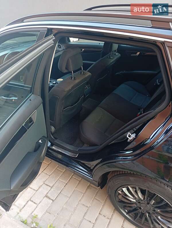 Універсал Mercedes-Benz C-Class 2011 в Львові
