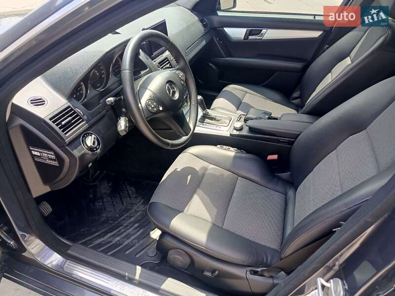Седан Mercedes-Benz C-Class 2009 в Сокирнице