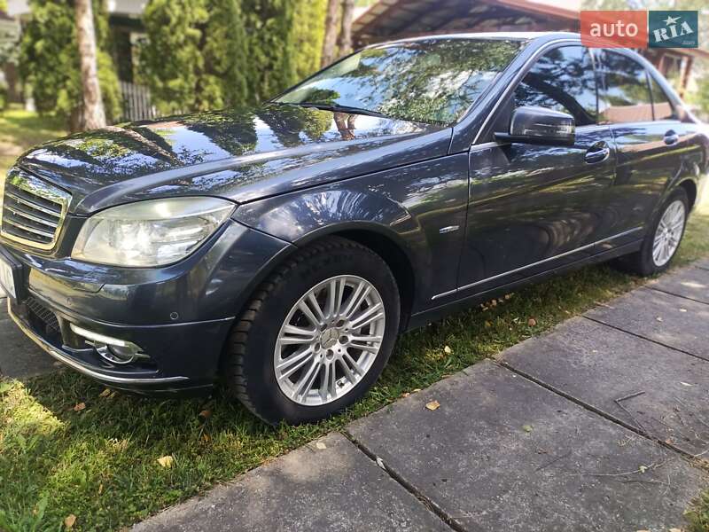 Седан Mercedes-Benz C-Class 2009 в Сокирнице