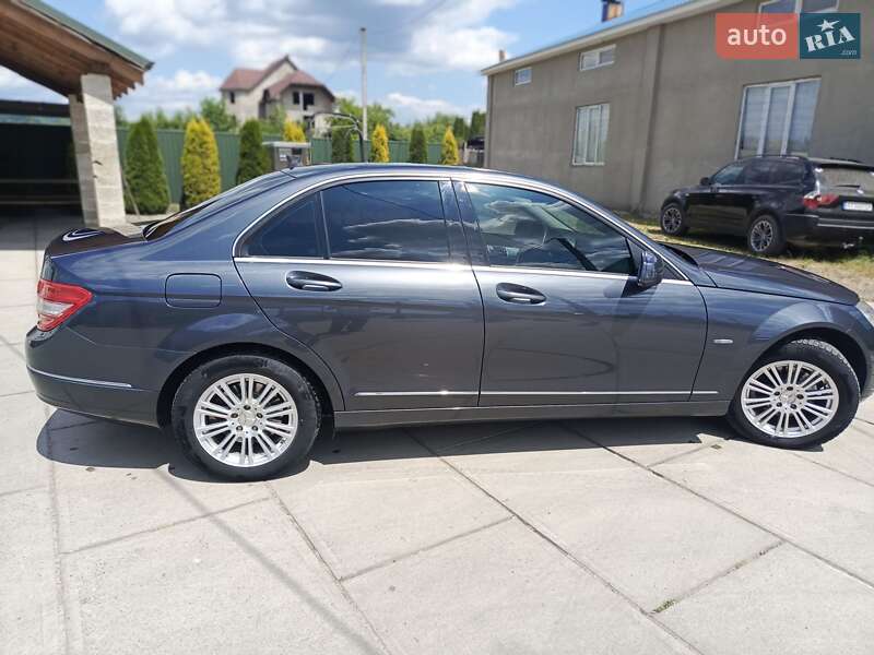 Седан Mercedes-Benz C-Class 2009 в Сокирнице