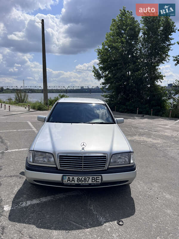 Седан Mercedes-Benz C-Class 1995 в Киеве