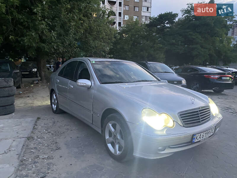 Седан Mercedes-Benz C-Class 2001 в Киеве фото 3 Седан Mercedes-Benz C-Class 2001 в Киеве