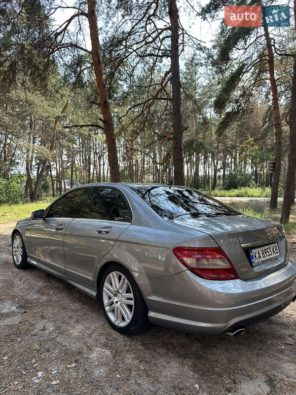 Седан Mercedes-Benz C-Class 2011 в Полтаве