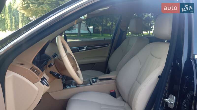 Седан Mercedes-Benz C-Class 2007 в Дубно