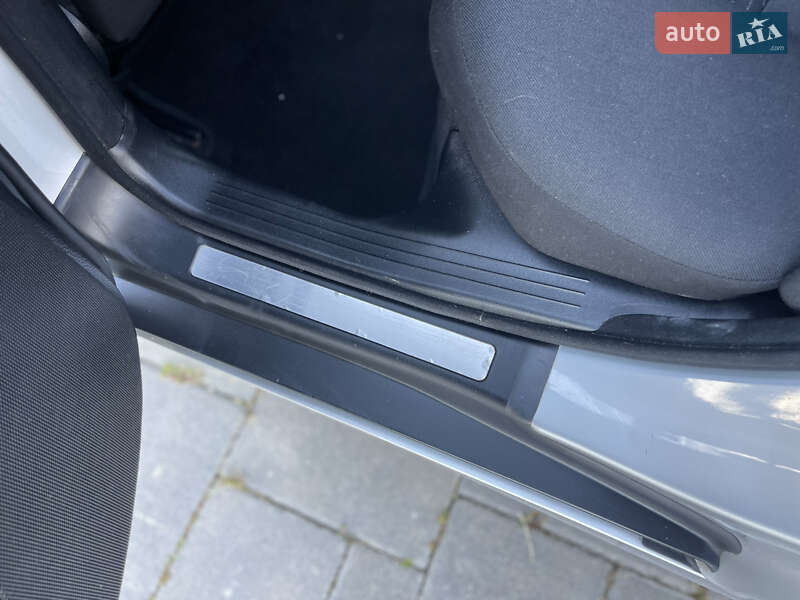 Универсал Mercedes-Benz C-Class 2005 в Ровно