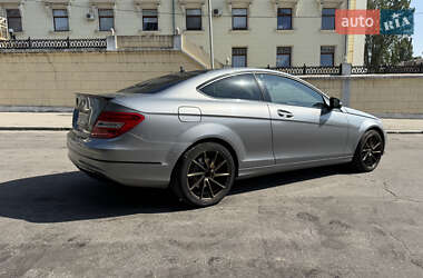 Купе Mercedes-Benz C-Class 2011 в 