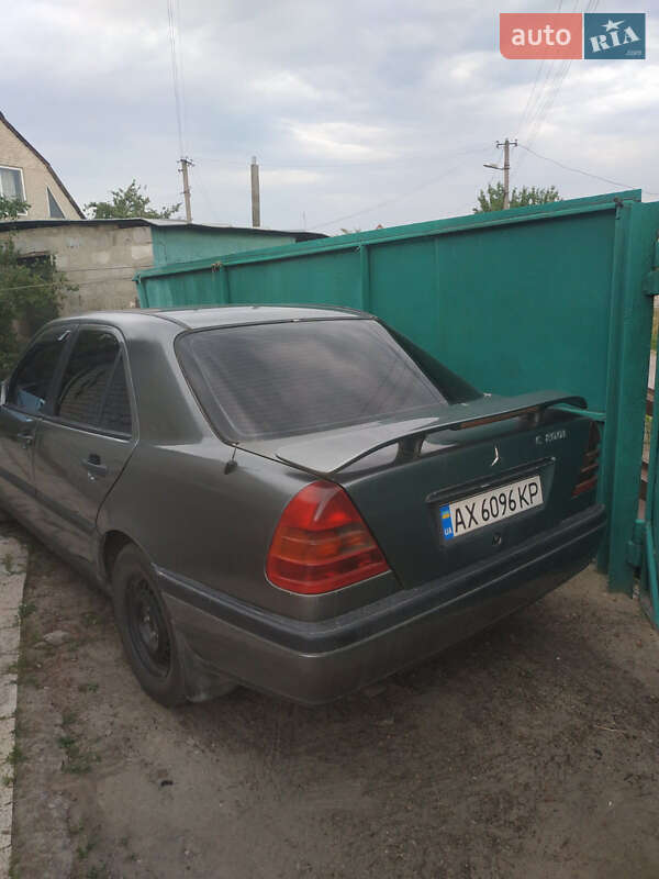 Седан Mercedes-Benz C-Class 1994 в Харькове