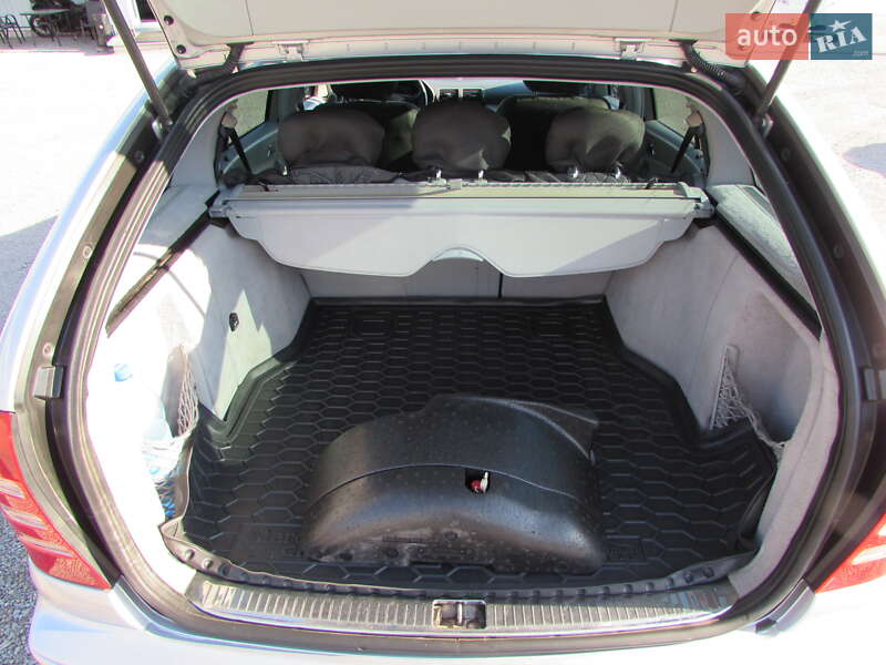 Универсал Mercedes-Benz C-Class 2003 в Кропивницком