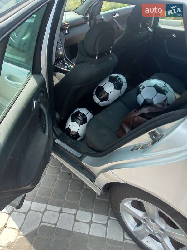 Универсал Mercedes-Benz C-Class 2004 в Львове