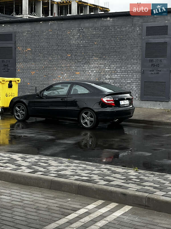 Купе Mercedes-Benz C-Class 2002 в Вишневом фото 3 Купе Mercedes-Benz C-Class 2002 в Вишневом