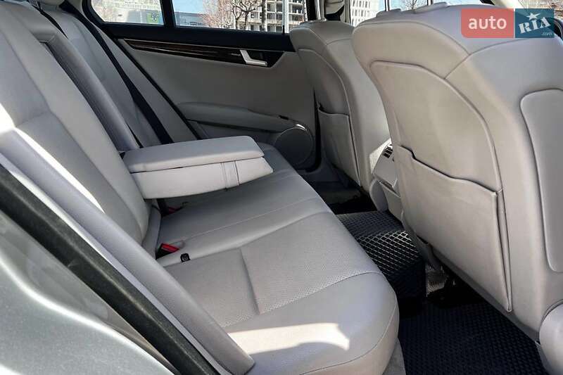 Седан Mercedes-Benz C-Class 2013 в Львові