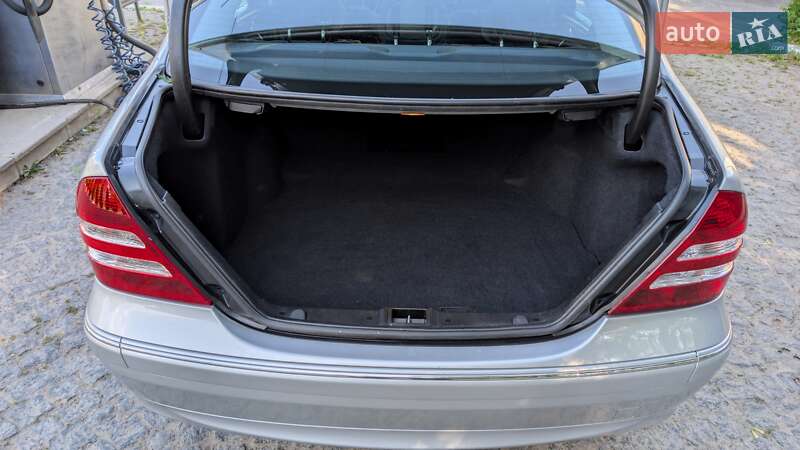 Седан Mercedes-Benz C-Class 2004 в Тернополе