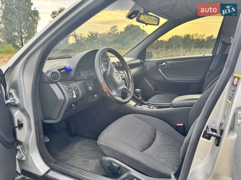 Седан Mercedes-Benz C-Class 2002 в Яворове фото 27 Седан Mercedes-Benz C-Class 2002 в Яворове