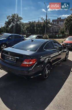 Купе Mercedes-Benz C-Class 2011 в 