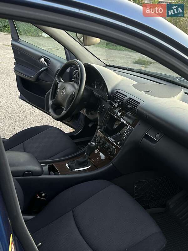 Седан Mercedes-Benz C-Class 2004 в Запоріжжі