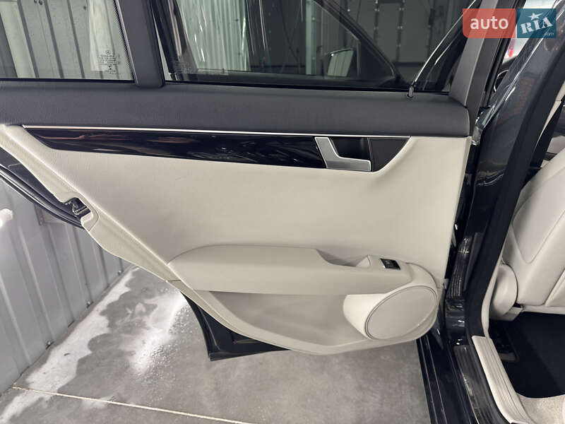 Универсал Mercedes-Benz C-Class 2012 в Киеве