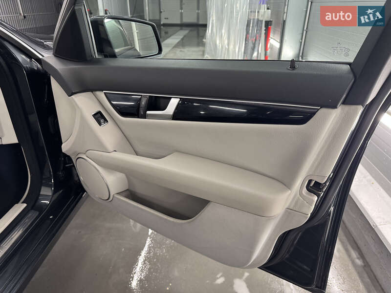 Универсал Mercedes-Benz C-Class 2012 в Киеве