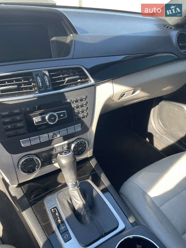 Купе Mercedes-Benz C-Class 2011 в Киеве фото 17 Купе Mercedes-Benz C-Class 2011 в Киеве