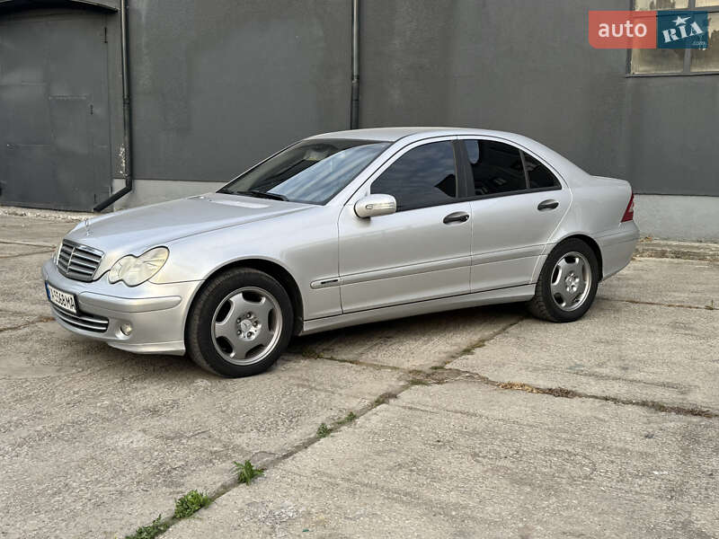 Седан Mercedes-Benz C-Class 2004 в 