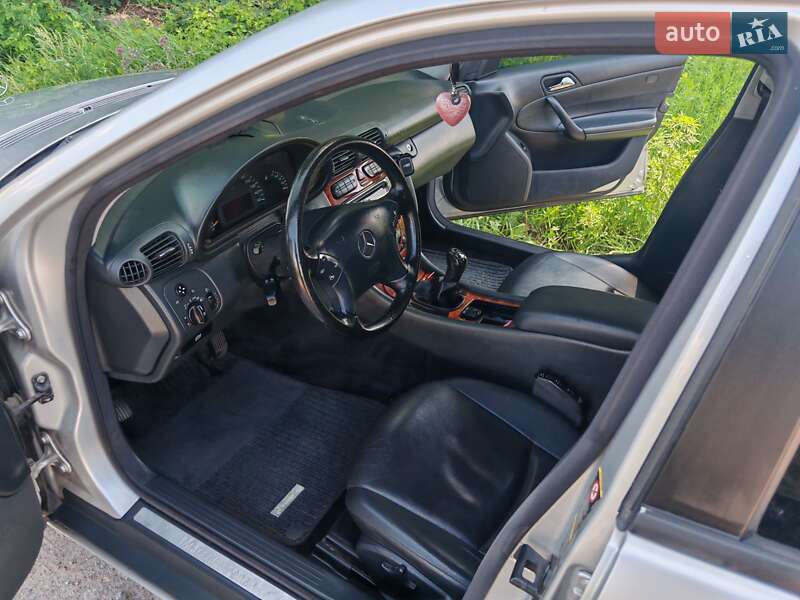 Седан Mercedes-Benz C-Class 2003 в Броварах фото 26 Седан Mercedes-Benz C-Class 2003 в Броварах