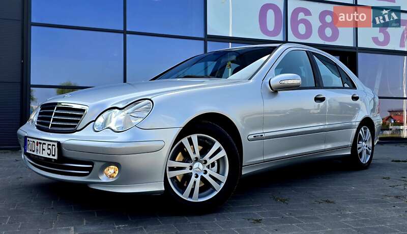 Mercedes-Benz C-Class 2005