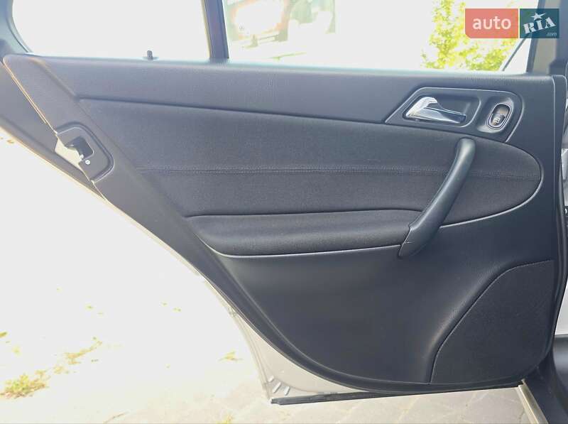 Седан Mercedes-Benz C-Class 2005 в Ивано-Франковске
