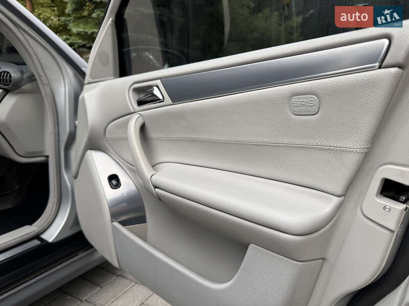 Седан Mercedes-Benz C-Class 2005 в Дрогобичі
