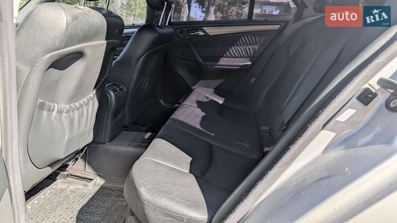 Седан Mercedes-Benz C-Class 2003 в Кривом Роге