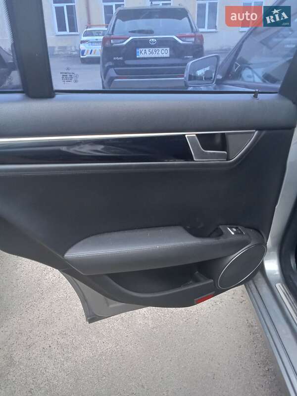 Универсал Mercedes-Benz C-Class 2010 в Львове