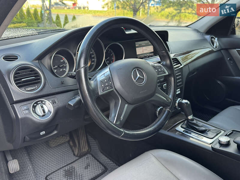 Седан Mercedes-Benz C-Class 2011 в Львове